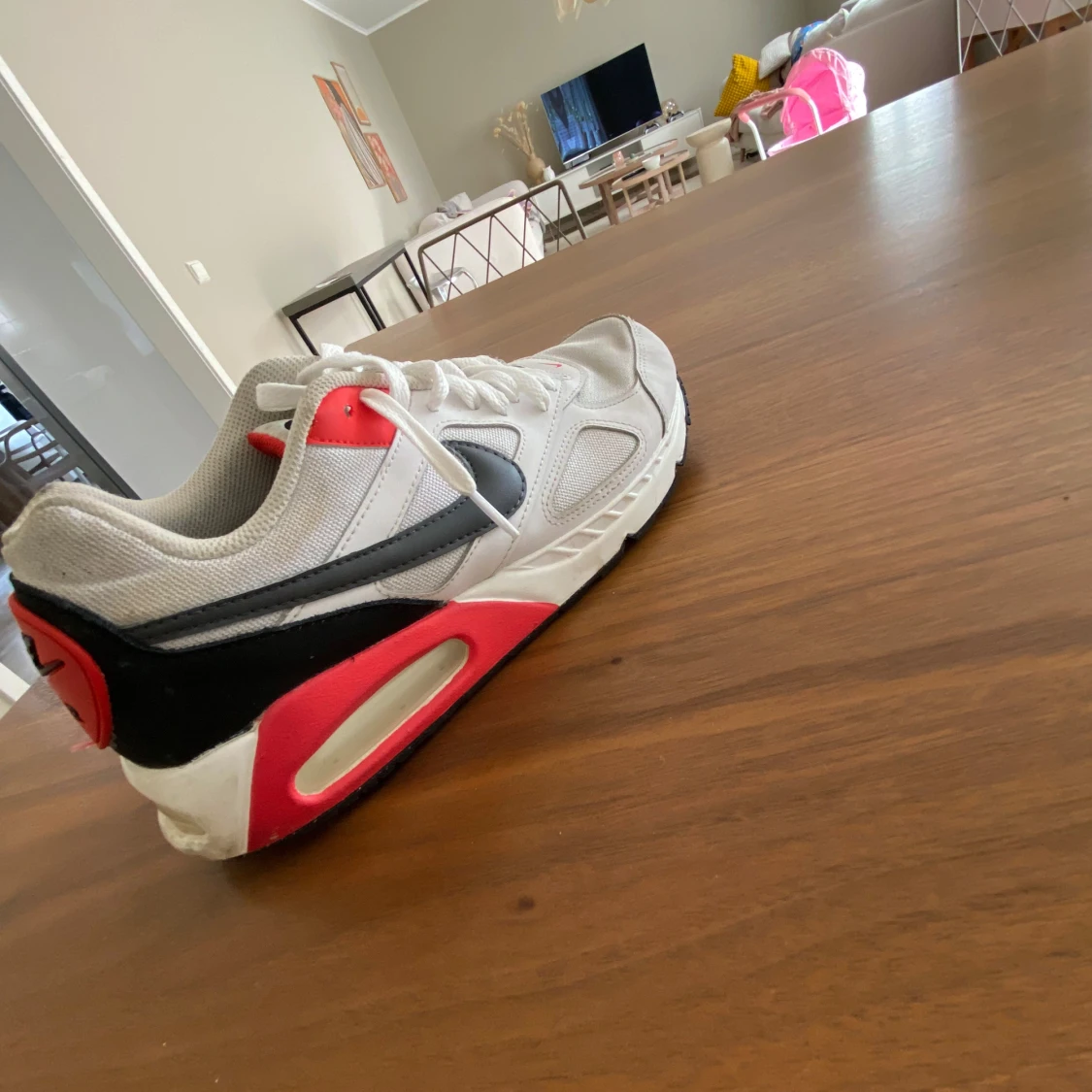 Nike Air Max sneakers i vitt och rött