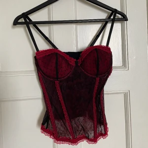 Corset top - Super cool korsett topp perfekt till tema fest💗 lånade bilder från tjejen jag köpte från!🫶