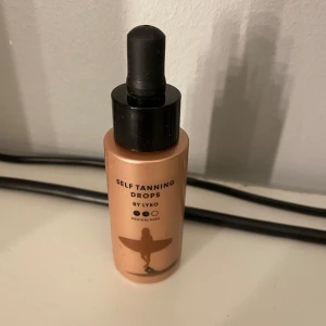 Self Tanning Drops från Lyko - använt 6 droppar men har slutat använda bus 