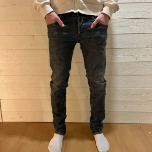 Replay jeans - Säljer dessa feta replay anbass jeansen. Jeansen är i storlek W29 L32 och är gråa i mycket bra skick. Priset är inte hugget i sten och kan förhandlas vid snabb affär. Hör av er om ni har frågor eller funderingar👋🏻
