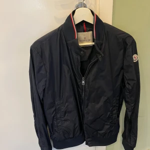 Moncler windbreaker 🤯 - Riktigt snygg och prisvärd, priset kan diskuteras! 😁