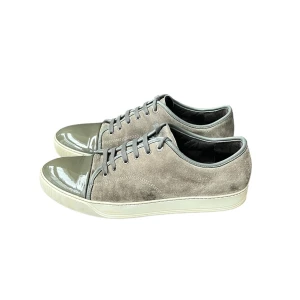 Lanvin Cap Toe Dbb1 | 45-46 - Gråa Lanvins i storlek 45 EU - DBB1 SIZE 11 (passar 45) | Skorna är i bra skick | Endast skor medföljer vid köp | Självklart äkta | Meddela gärna vid eventuella funderingar🙌