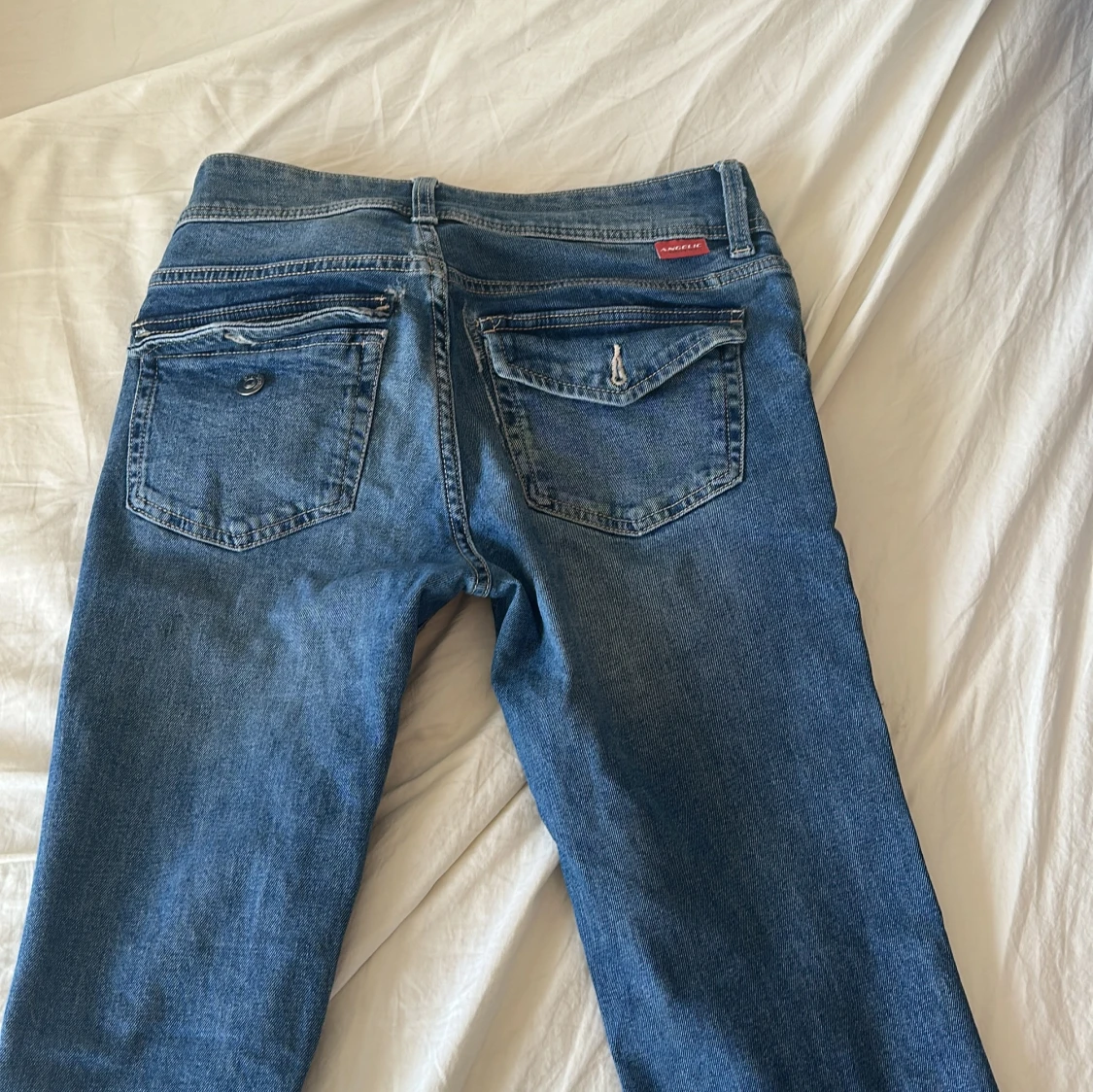 Blå bootcut jeans från Levis - 1