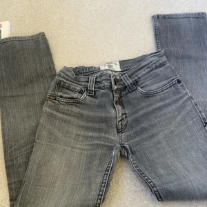 Grå jeans Tiger of Sweden 27*32 - Grå jeans Tiger of Sweden 27*32, säljer då de är för små