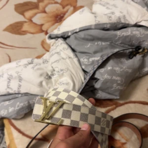 Fin lvbälte - Snyggt bälte säljs för pengar behov helt ny aldrig använd ja kör resel