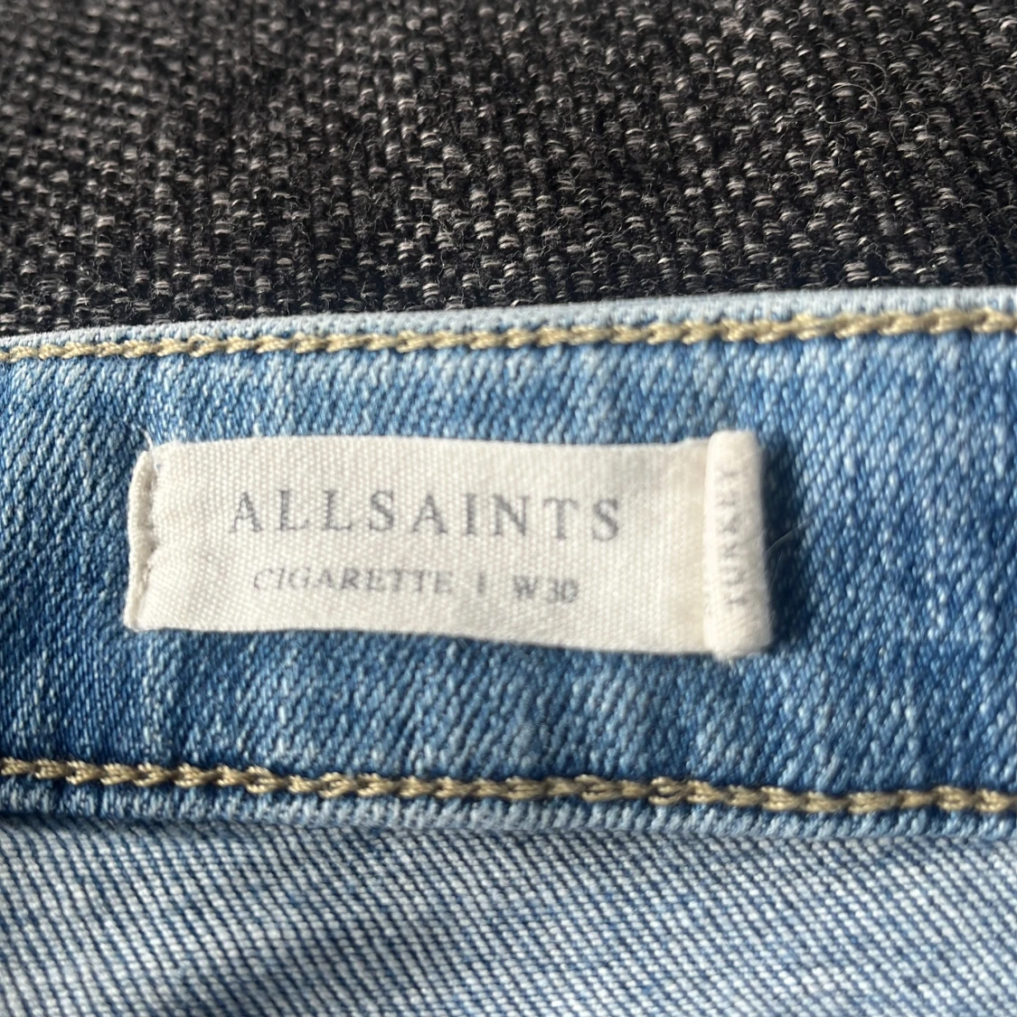 Ljusblå jeansbyxor från AllSaints - 3