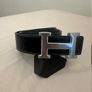 H3RMES BÄLTE - Hej säljer nu detta fina bälte passar fint till allt skriv för fler frågor köp inte direkt kom dm