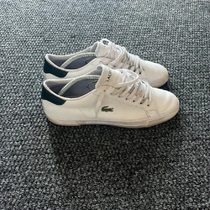 Lacoste sneakers - Skriv vid frågor och priset diskuteras gärna! ✌️