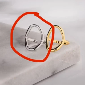 Snygg silver ring - Justerbar ring från Olympia rings! Säljer även i guld,  Nästan aldrig använd, nypris: 89kr