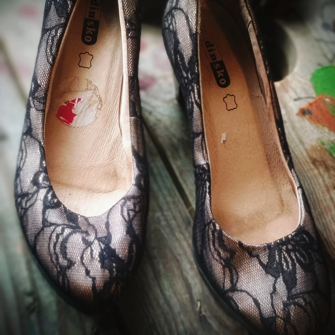 Svarta spetsklädda pumps - 3