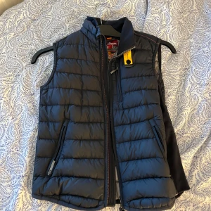 Svart väst från Parajumpers - svart väst från parajumper 