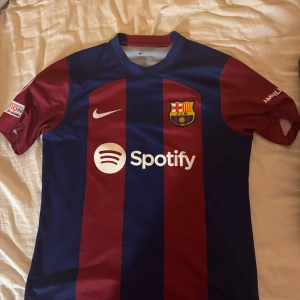 Barca tröja (Fermin) - Inte nöjd med dagens insats och därför säljs denna tröja för att ha råd med en Inter tröja. Uppskattar alla bud. 