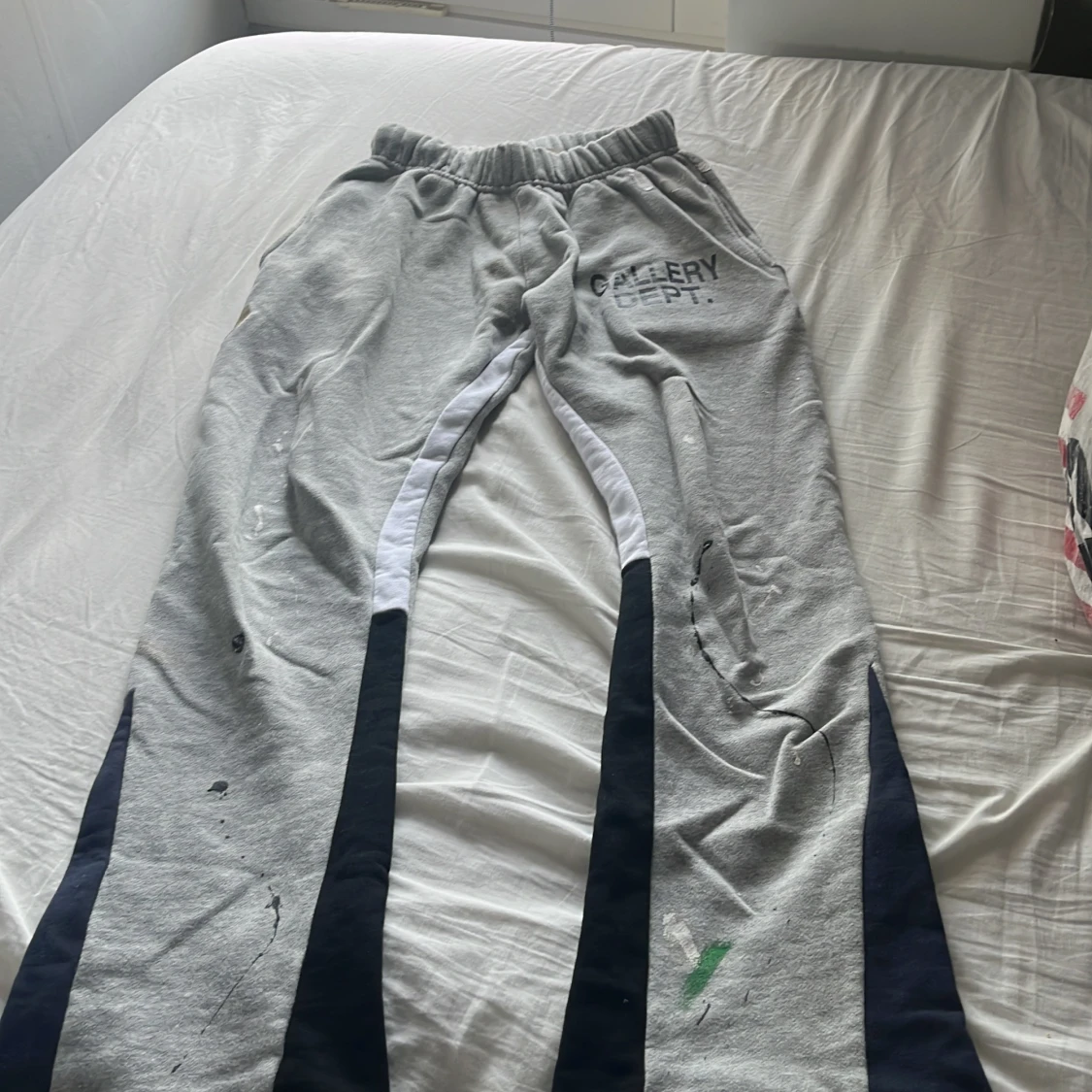 Grå mjukisbyxor från Gallery Dept.