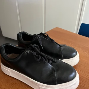 Eytys doja - Svarta eytys doja sneakers. Knappt använda och är i bra skick.