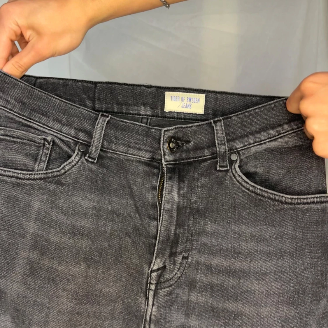 Grå jeans från Tiger of Sweden ”evolve” - 3