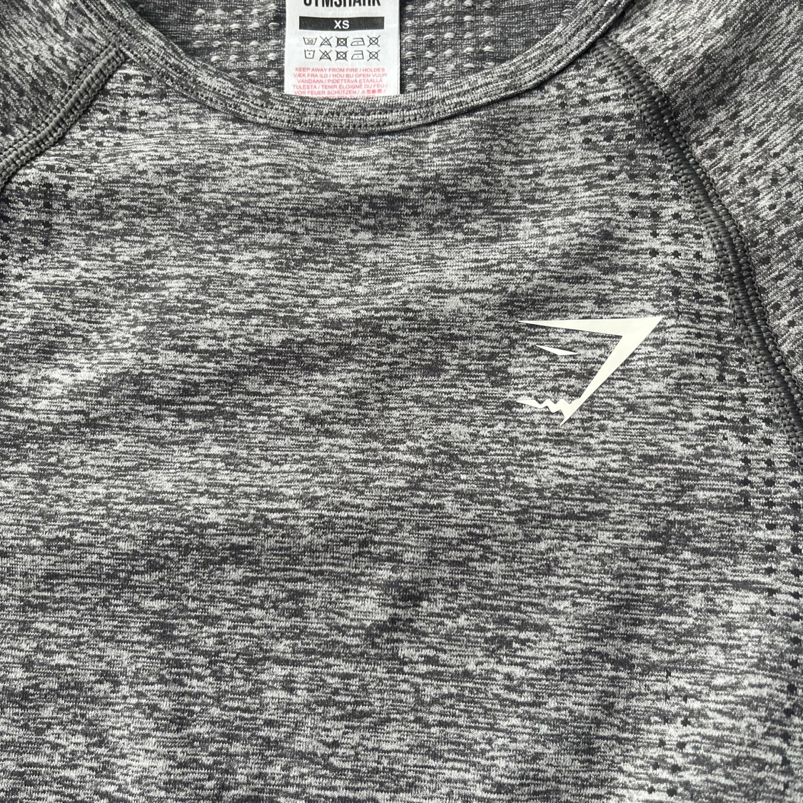 Grå långärmad träningströja från Gymshark - 1