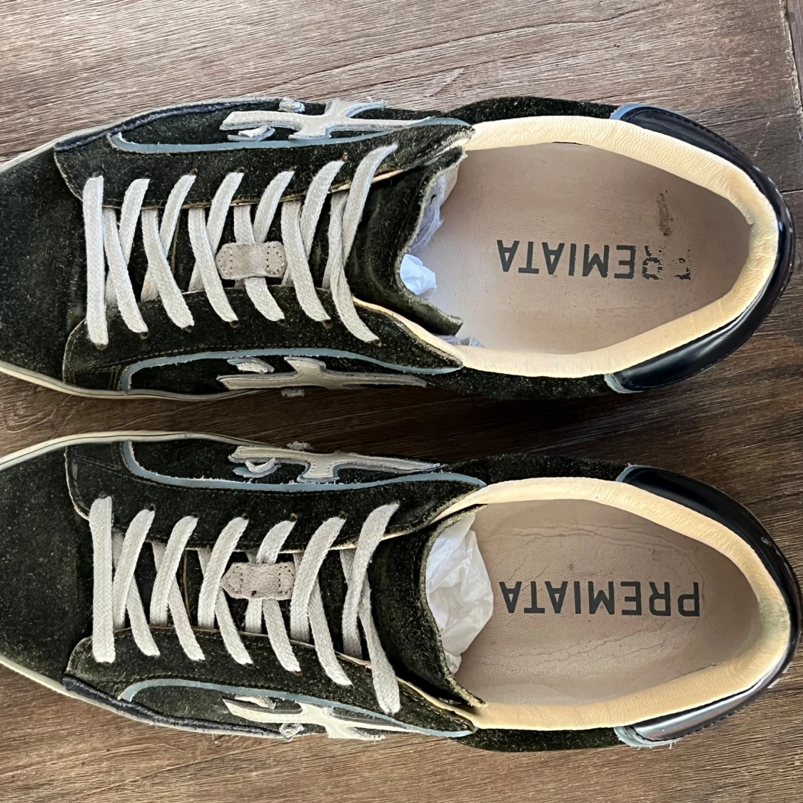 Premiata sneakers i mörkgrön mocka - 2