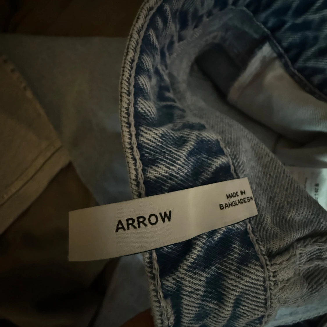 Arrow Low Straight Jeans från Weekday - 4