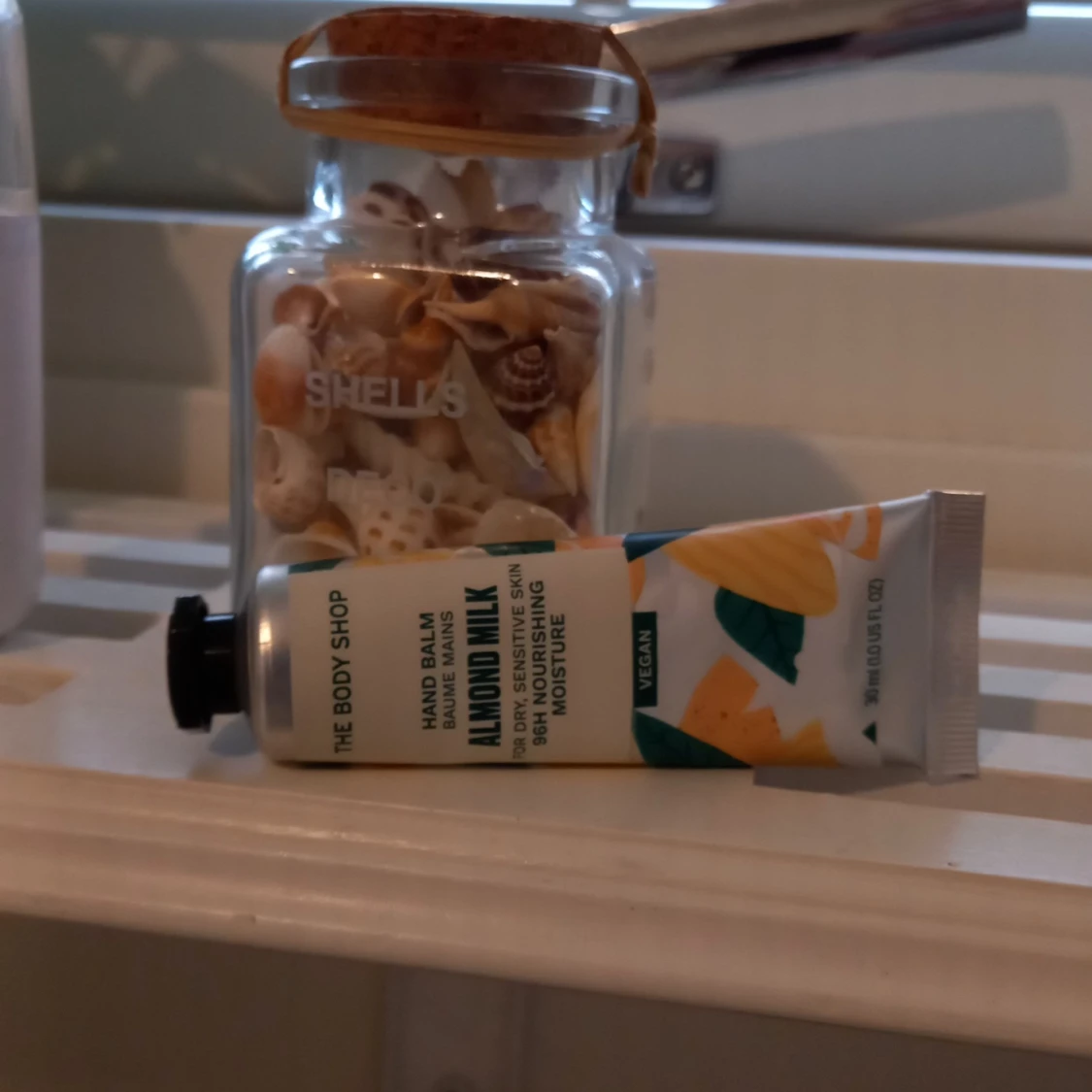 Hand Balm Almond Milk från The Body Shop - 2