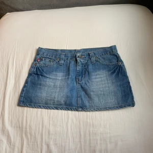 Jeanskjol  - Kommer tyvärr inte till användning tillräckligt mycket 🌸
