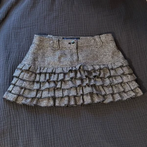 Minikjol - Supersöt minikjol❤️ midjemåttet tvärs över är 34 cm och längden i mitten 29 cm❤️