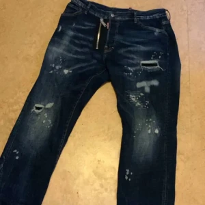 Dsquered2 jeans - Säljer ett par feta Dsquered2 jeans o riktigt bra skick