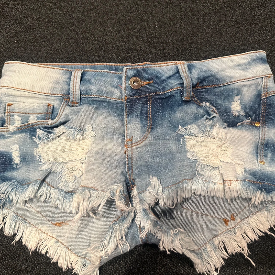 Lågmidjade jeansshorts - 2