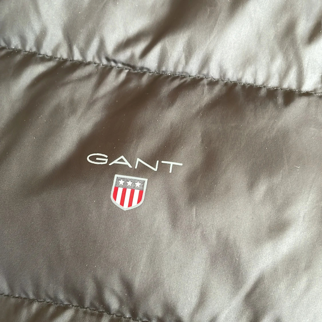 Svart dunväst från GANT - 2