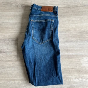 Tiger of sweden jeans  - Säljer ett par feta Tiger of sweden jeans🤩 passar perfekt till iprincip allt och sitter även väldigt bra på🔥hör av dig vid minsta fråga🤝MVH YVCLOSET