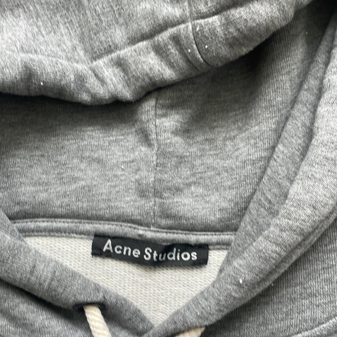 Grå hoodie från Acne Studios - 2