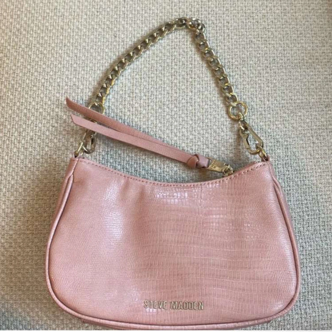 Rosa axelväska från Steve Madden - 1