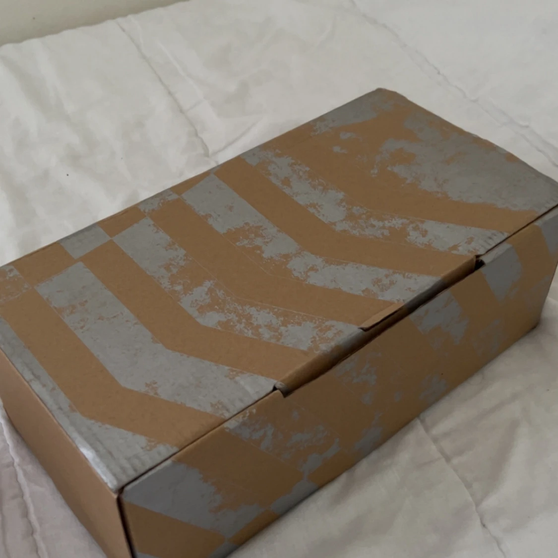 Vita sneakers från Golden Goose med grå detaljer - 3