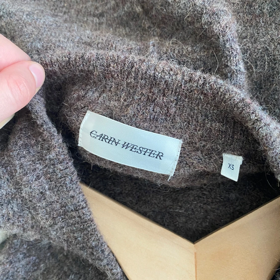 Brun stickad tröja från Carin Wester - 1