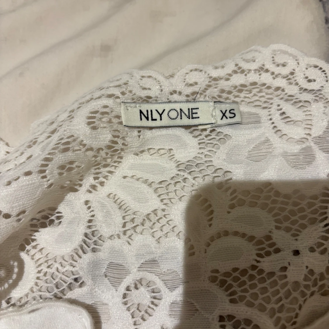 Vit spetsbody från NLY One - 2