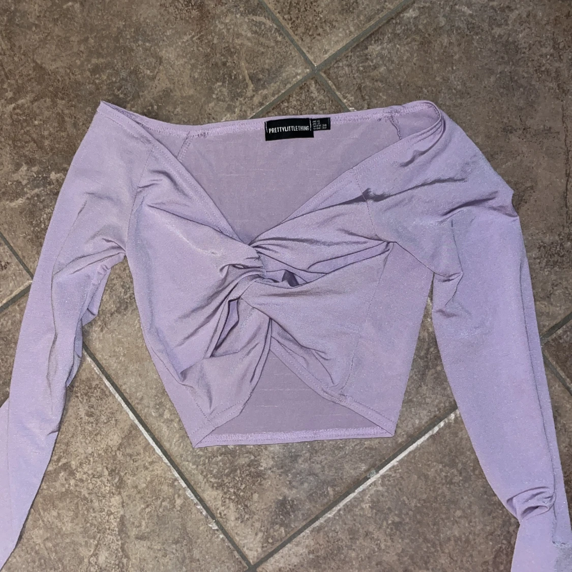 Ljuslila omlottopp PrettyLittleThing