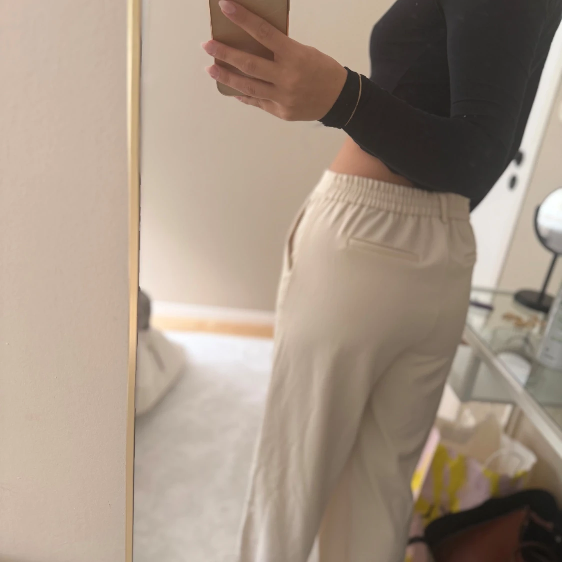 Beiga vida byxor med resårmidja