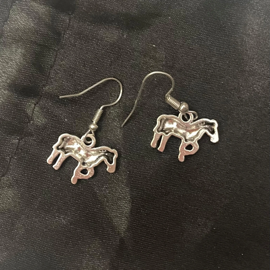 Hästar örhängen silver imitation  - 2