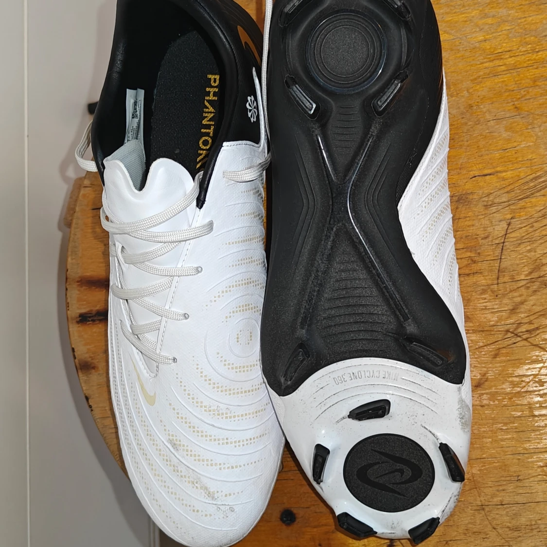 Nike Phantom GX fotbollsskor vit/svart/guld - 1