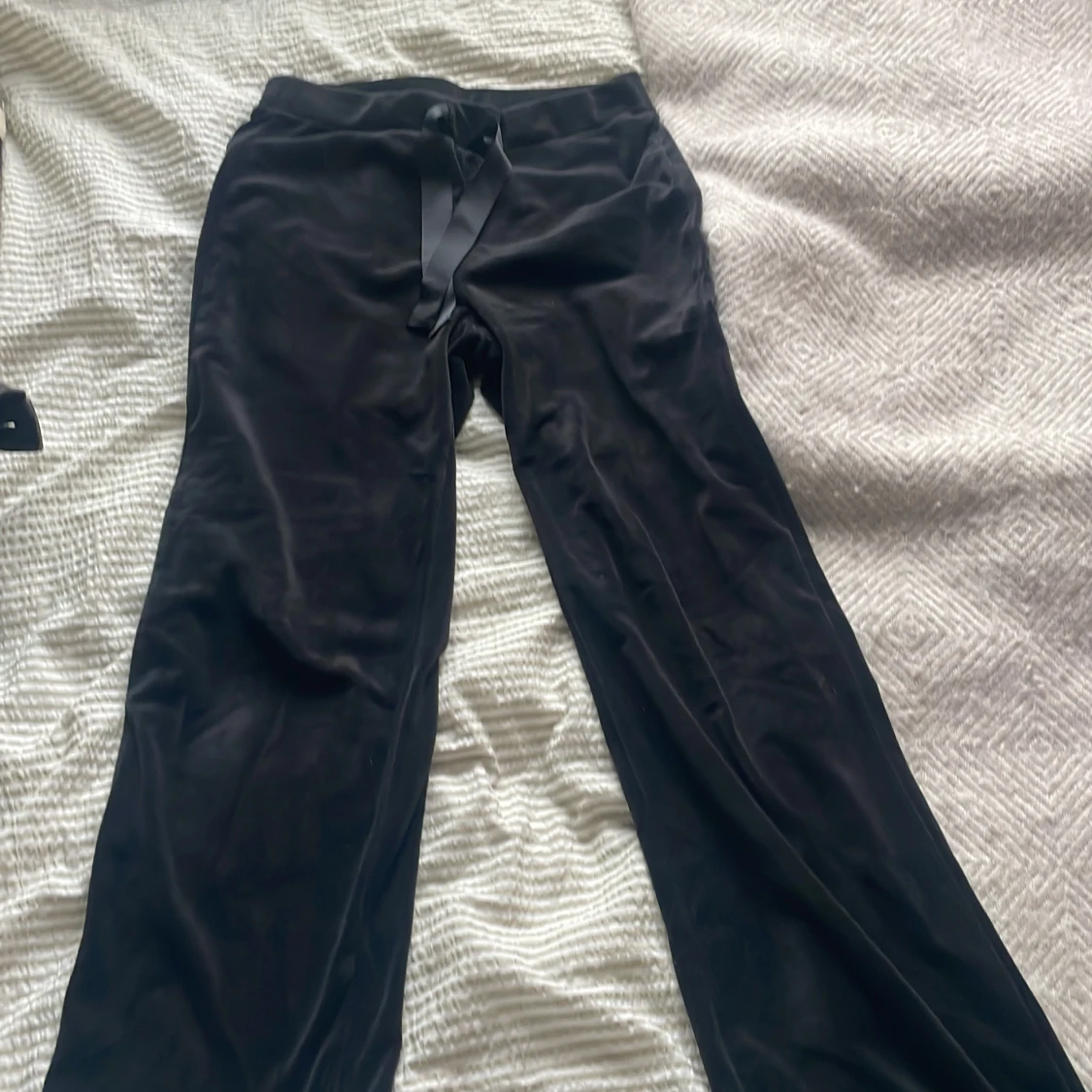 Svarta mjukisbyxor från Lindex