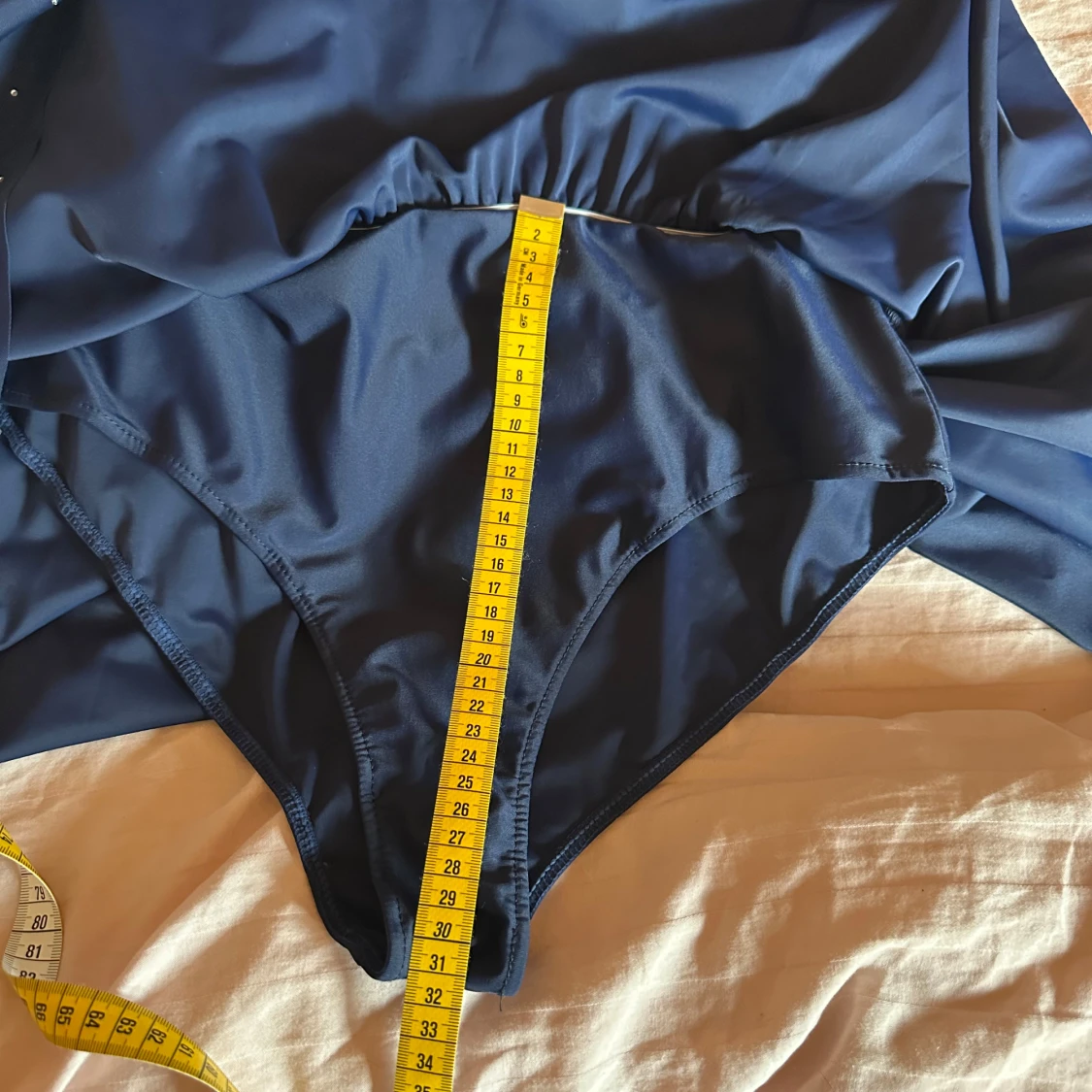 Mörkblå och vit glittrig konståkningsklänning  - 2