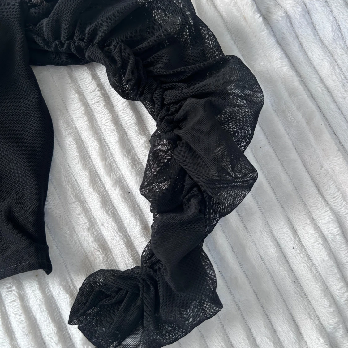 Svart korsettopp med meshärmar Modaline - 3