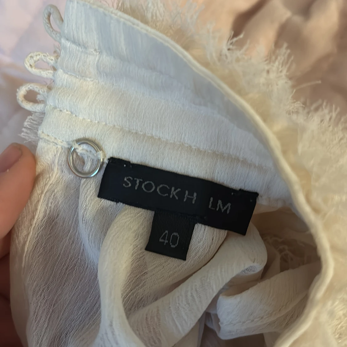 Vit volangblus med spets från STOCKH LM - 1