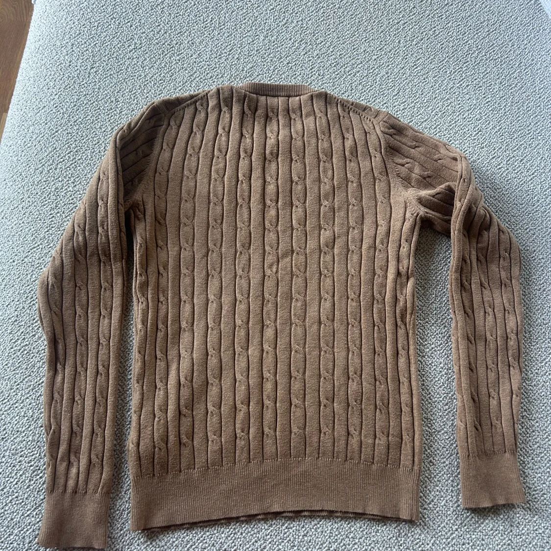 Beige kabelstickad tröja från Gant - 2