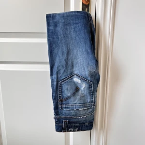 Dondup jeans mörkblå snygga - Dondup jeans i väldigt bra skick. Size  31 W och runt 32 i längd. Mäter gärna 🏆