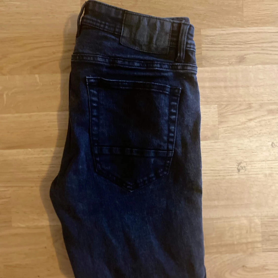 Mörkblå jeans från SMOG