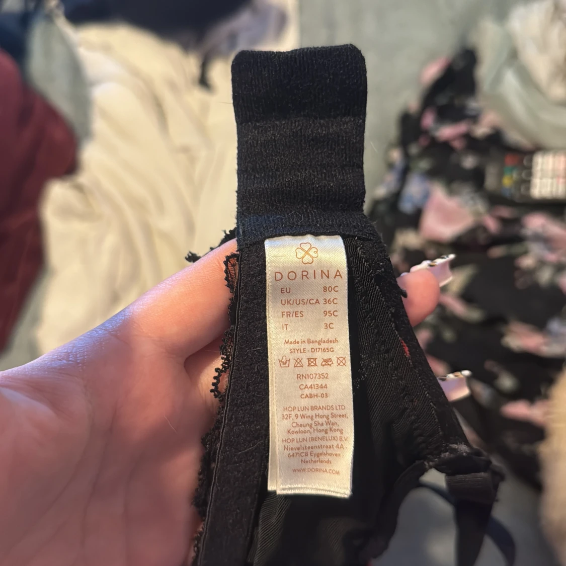 Svart och röd blommig BH från Dorina - 2