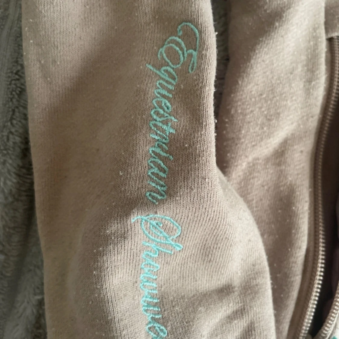 Beige hoodie från Jacson  - 3