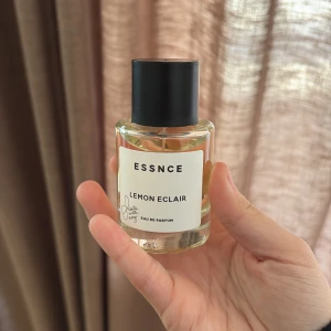 Lemon Eclair - Säljer en helt ny Lemon eclair som är limitid edition och säljs inte längre. Köpte två och gillar tyvärr inte den så mycket som jag trodde därav säljer jag den ena 😇Köpt för 360 kr+ frakt