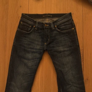 Jeans - Säljer de här snygga jeansen, de är några cm avklippta pga att de var för långa 🍒🍒 xoxo