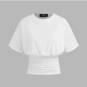 Vit kortärmad topp från Cider - Snygg vit topp från Off-White med korta ärmar och en åtsittande passform. Toppen har en elastisk midja som ger en smickrande silhuett. Perfekt för en stilren look.